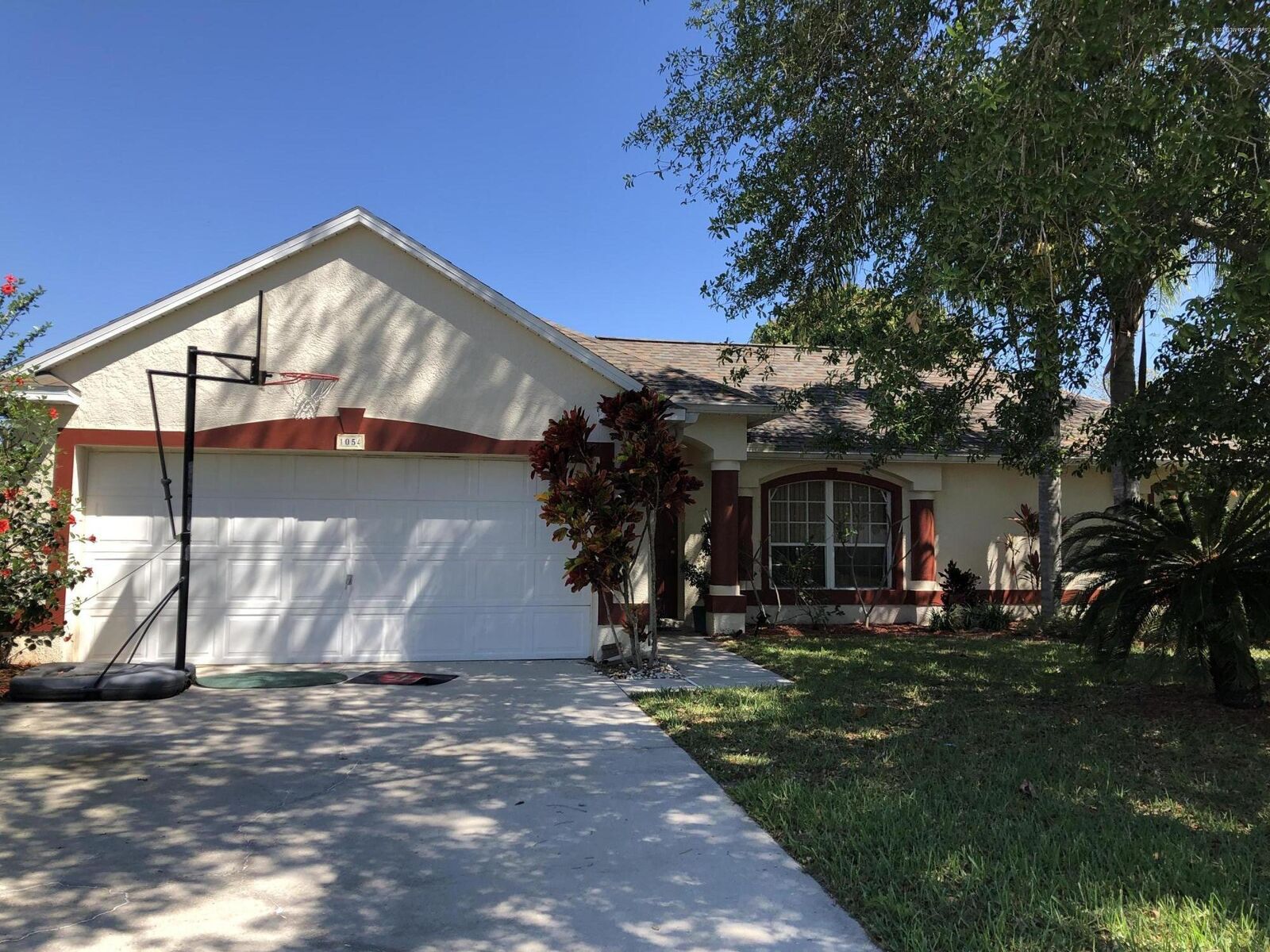 Property Photo: 1054 Jacaranda Circle FL 32955