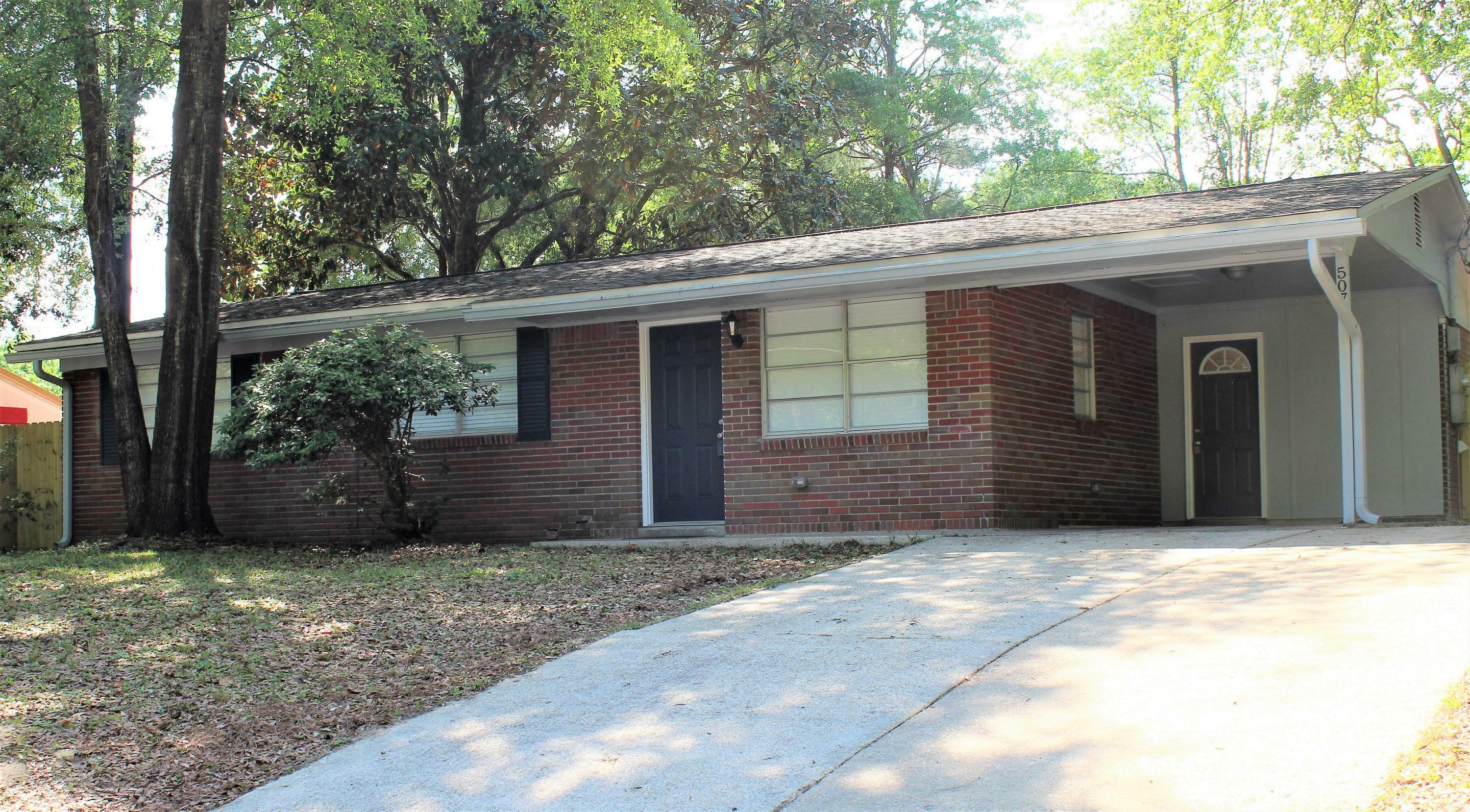 Property Photo:  507 Tall Pines Street  FL 32539 