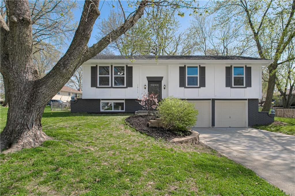 Property Photo:  1811 NW Killarney Lane  MO 64081 