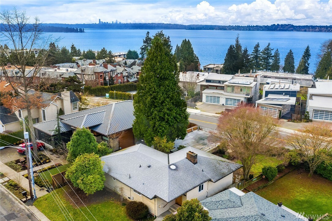 Property Photo: 6555 102nd Ave NE WA 98033