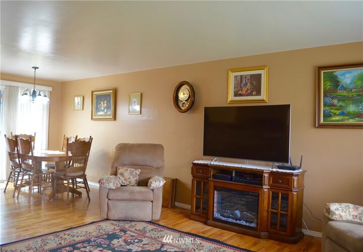 Property Photo: 10945 SE 164th Street WA 98055