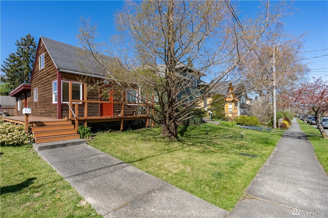 Property Photo:  1317  Humboldt Street  WA 98225 