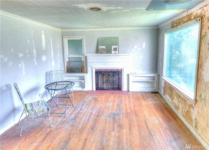 Property Photo:  2560  10th Avenue W  WA 98119 