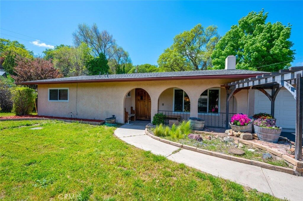Property Photo:  9305 Curbaril Avenue  CA 93422 
