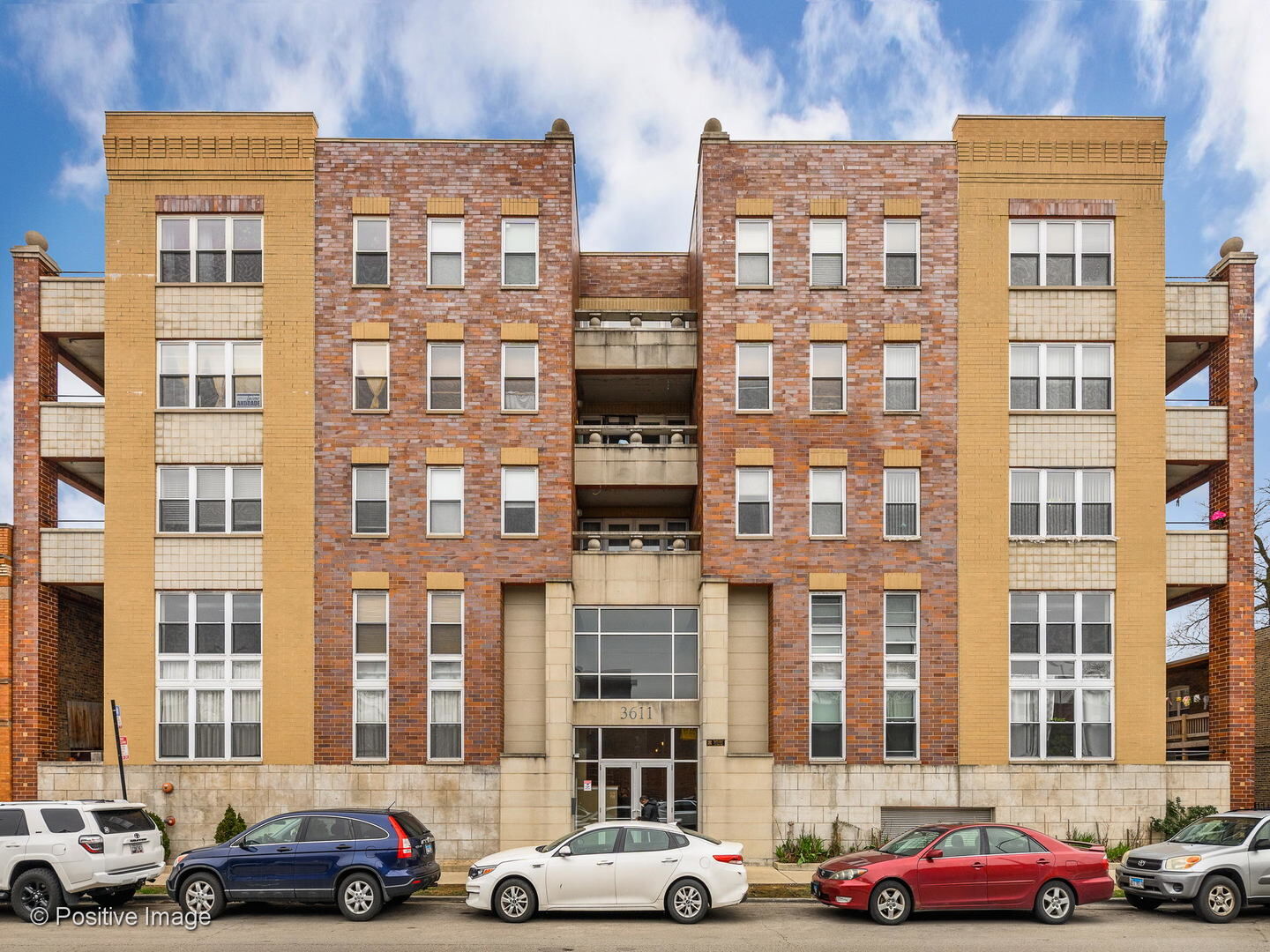 Property Photo: 3611 West Montrose Avenue 305 IL 60618