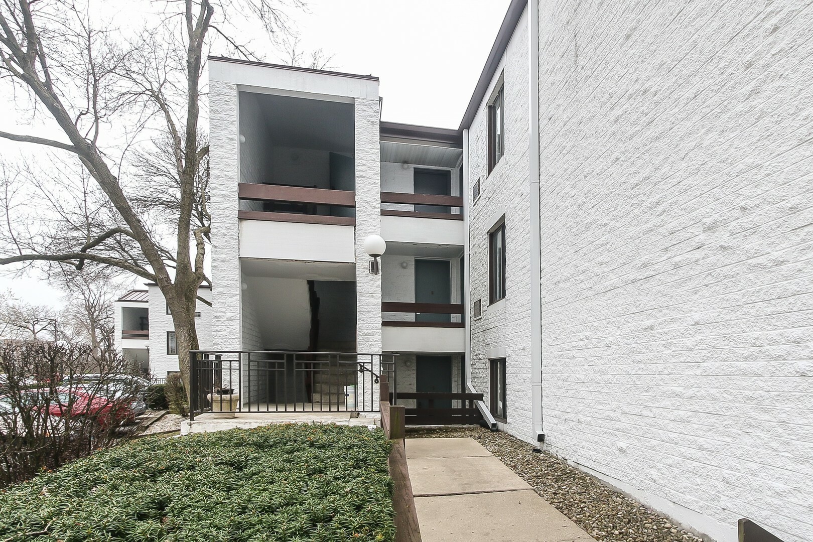 Property Photo: 318 West Miner Street 2B IL 60005