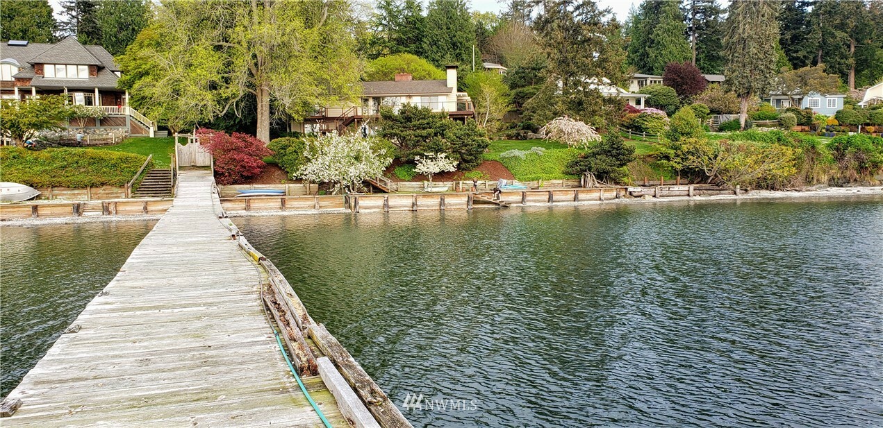 Property Photo:  15920 Euclid Avenue NE  WA 98110 