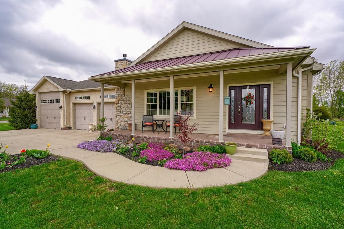 Property Photo: 900 McCormick Avenue OH 43113