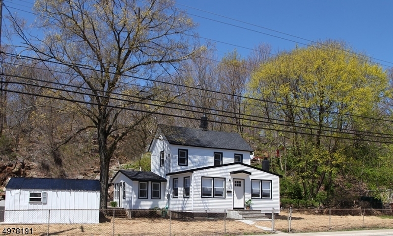 Property Photo:  91 Ringwood Ave  NJ 07465 