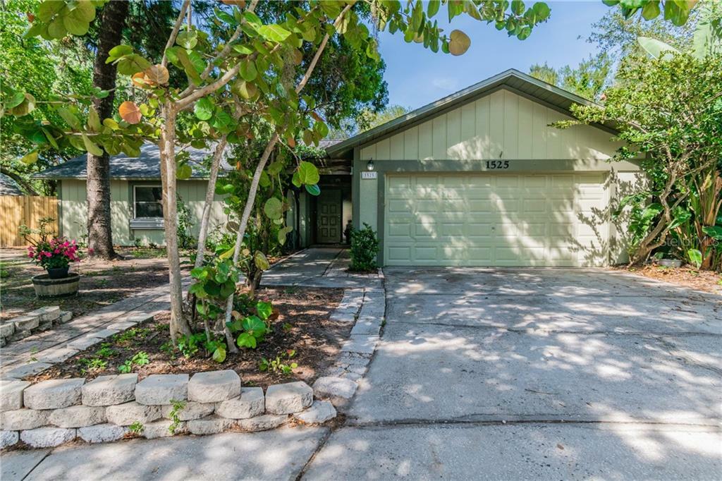 Property Photo:  1525 Caird Way  FL 34683 