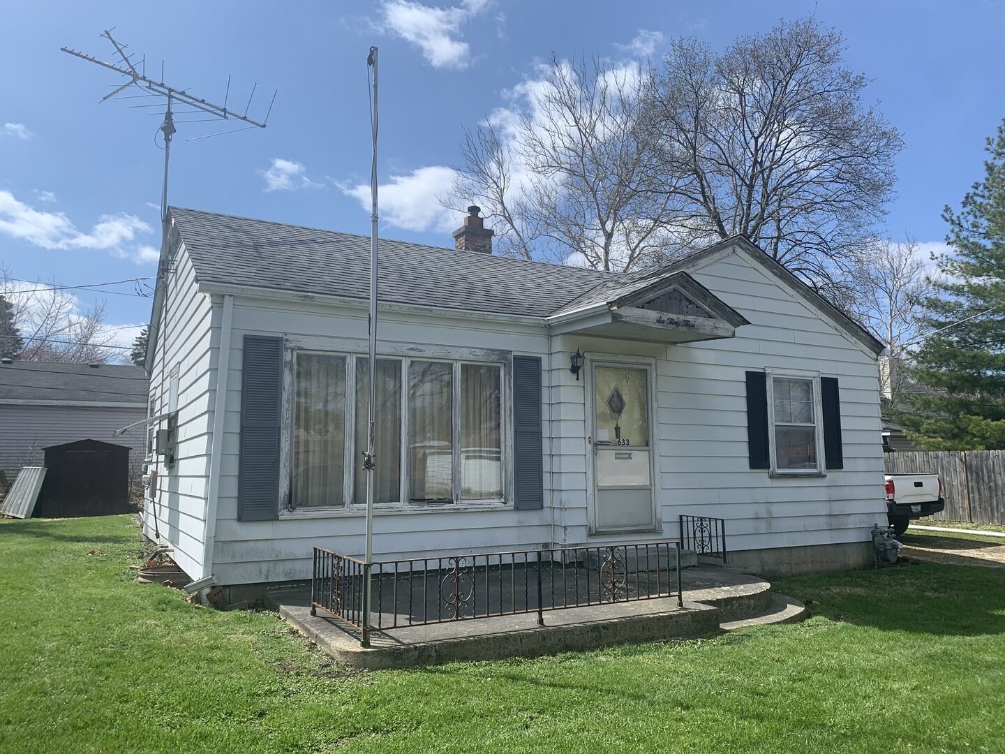 Property Photo: 633 Dawn Place IL 60515