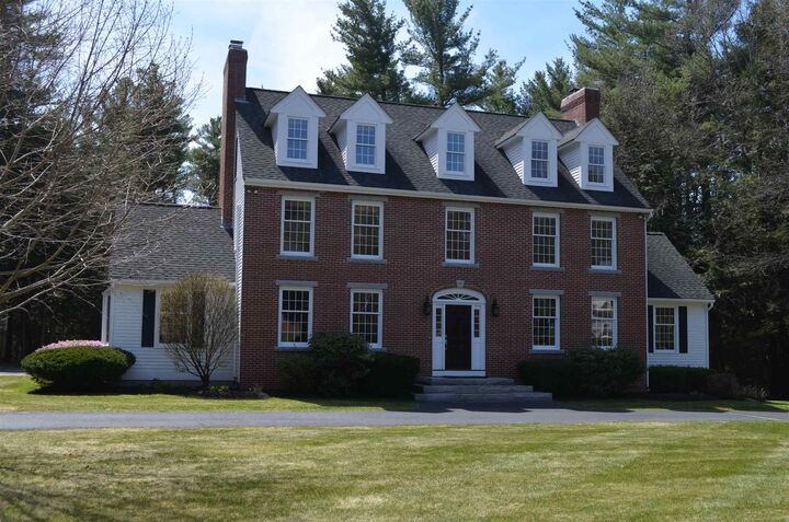 Property Photo: 74 Wendover Way NH 03110