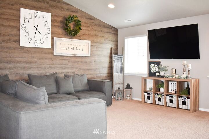 Property Photo: 1331 E Egeland Drive WA 98837