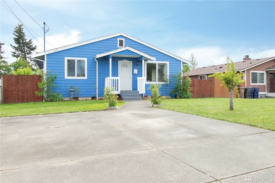 Property Photo:  2214 S 25th St  WA 98405 