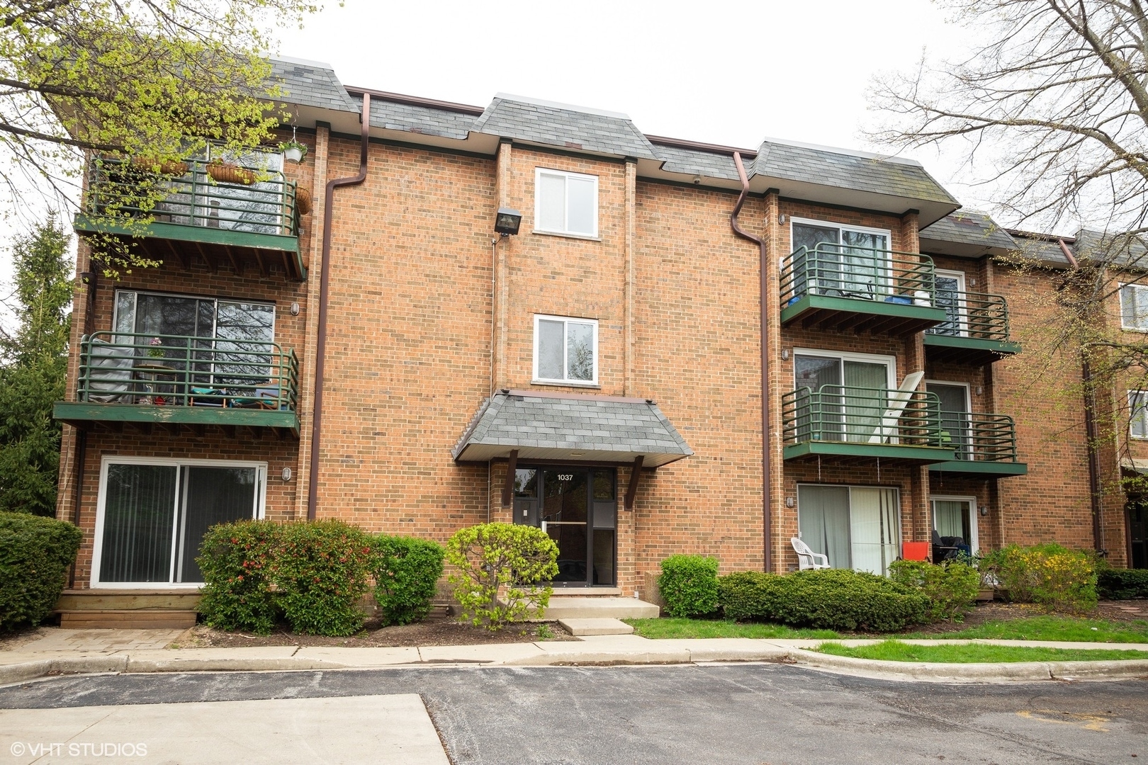 Property Photo:  1037 Buccaneer Drive 1  IL 60173 