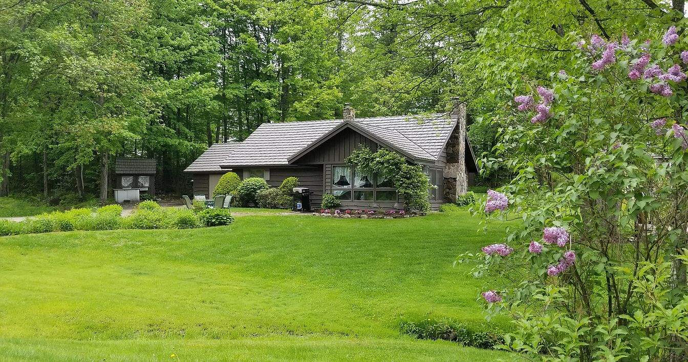 Property Photo:  9 Emerson Drive  NH 03225 