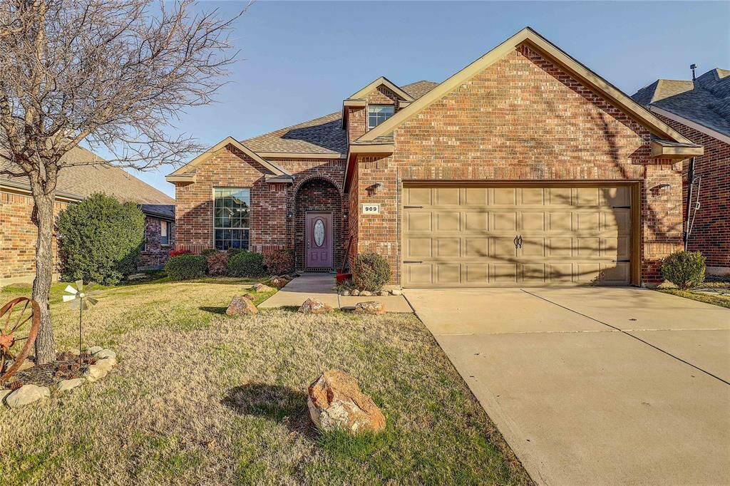 Property Photo: 909 Lake Grove Drive TX 75068