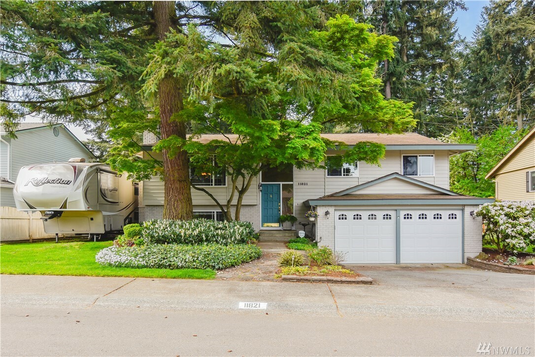 Property Photo: 11821 NE 155th St WA 98011