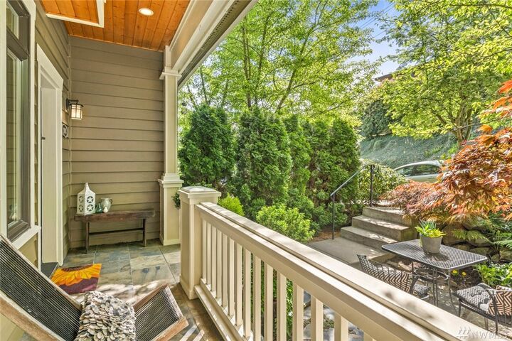 Property Photo:  18 W Etruria Street B  WA 98119 