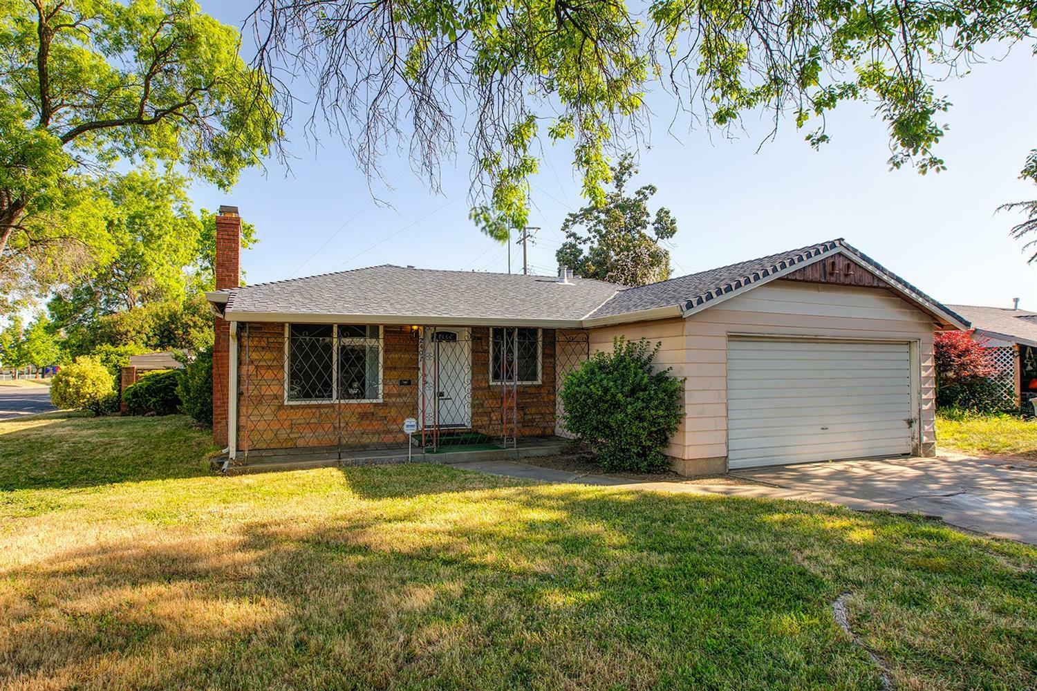 Property Photo:  2401 Encinal Avenue  CA 95822 