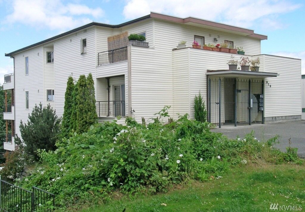 Property Photo: 919 High St 201 WA 98225