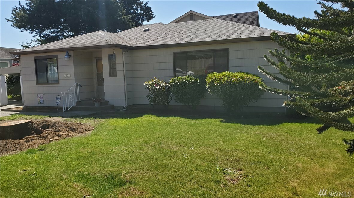 Property Photo:  3304 Sunset Dr W  WA 98466 