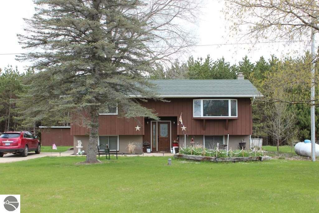 2145 E Surrey Road  Farwell MI 48622 photo