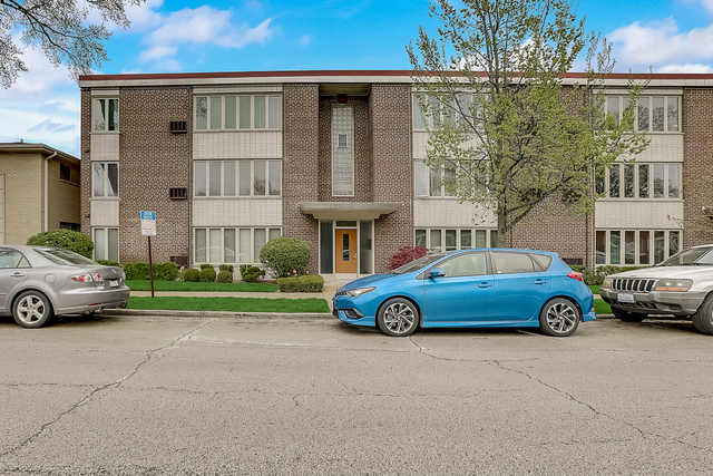 Property Photo: 711 Busse Highway 1B IL 60068
