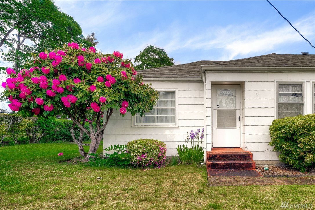 Property Photo: 15412 Portland Ave SW WA 98498