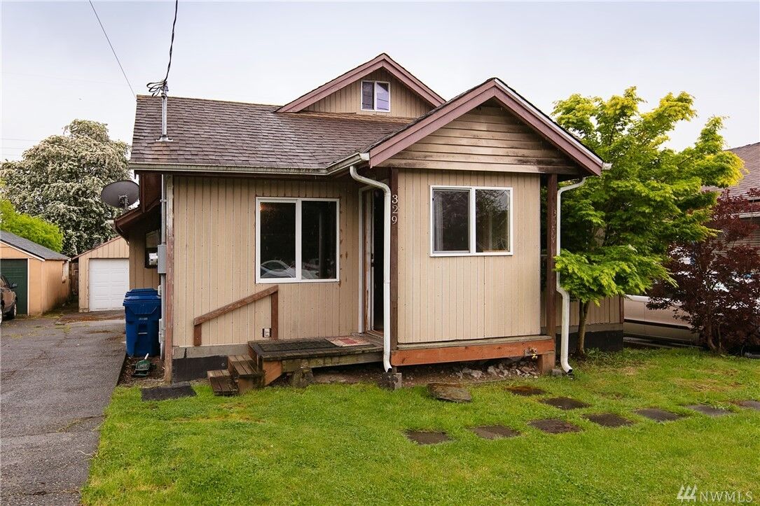Property Photo: 329 N 103rd St WA 98133