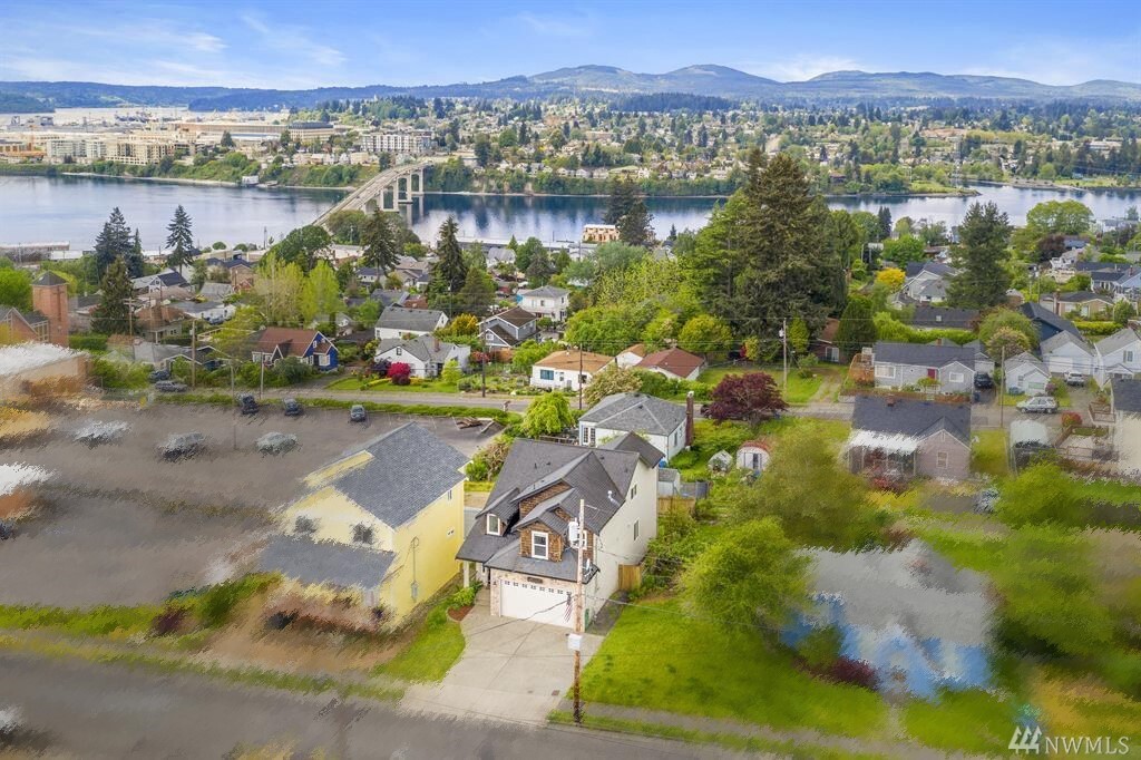 Property Photo: 1329 Ironsides Avenue WA 98310