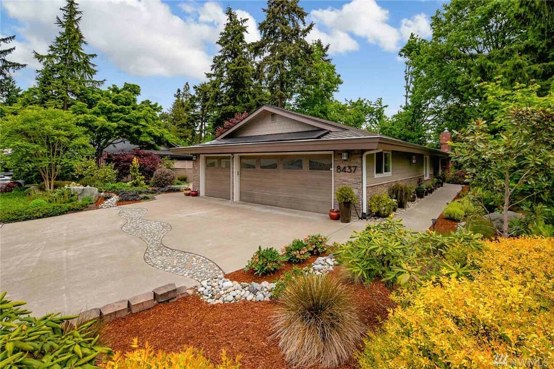 Property Photo:  8437 SE 33rd Place  WA 98040 