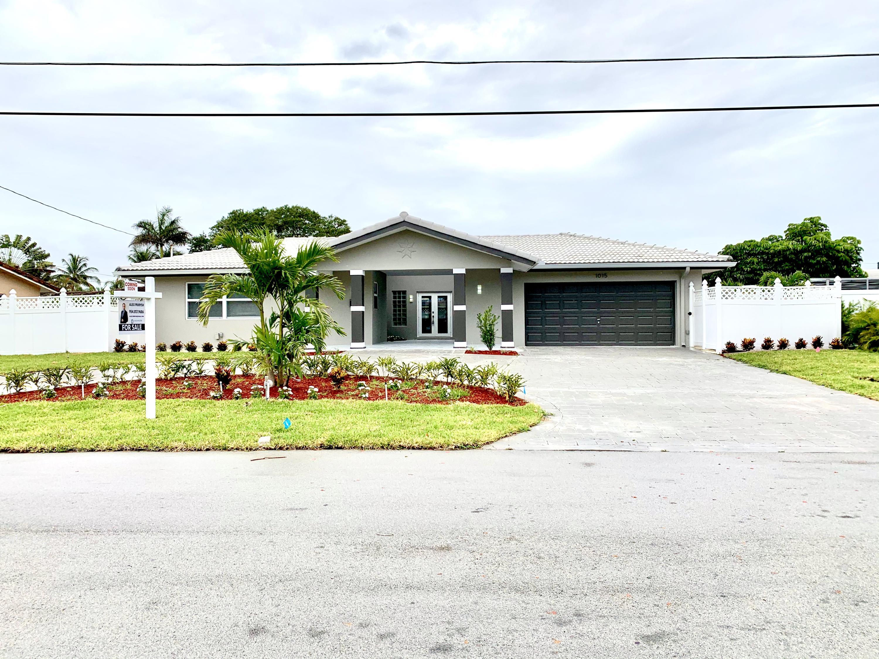 Property Photo: 1015 SE 14th Avenue FL 33441