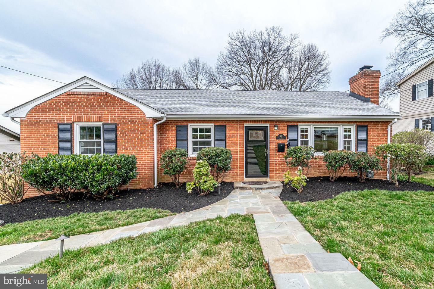 Property Photo:  302 Yale Drive  VA 22314 