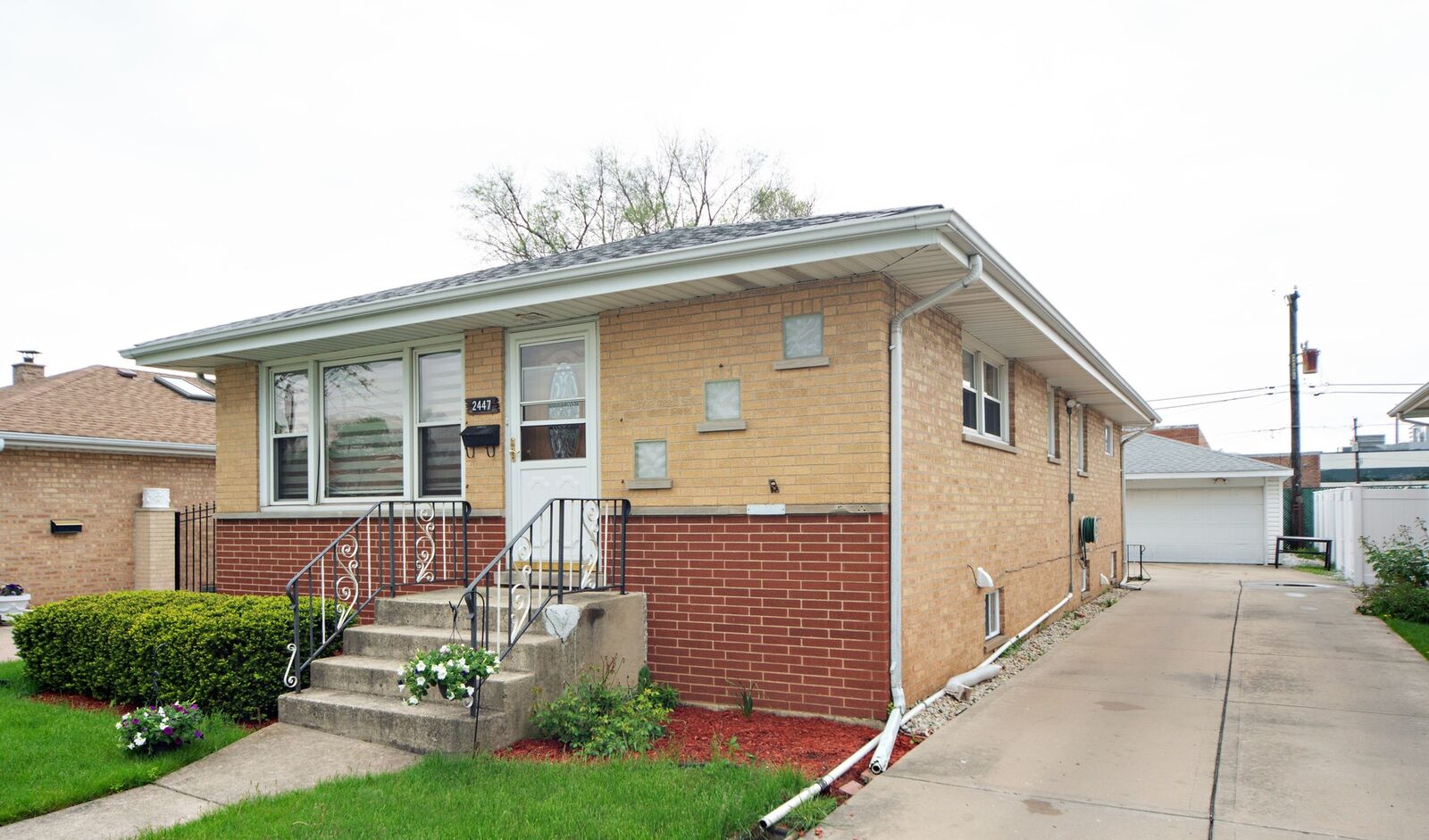 Property Photo:  2447 Sheila Street  IL 60131 