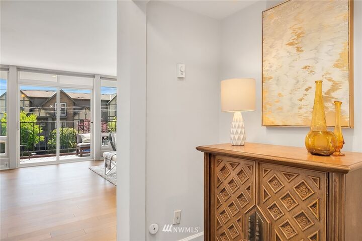 Property Photo:  500 W Olympic Place 102  WA 98119 