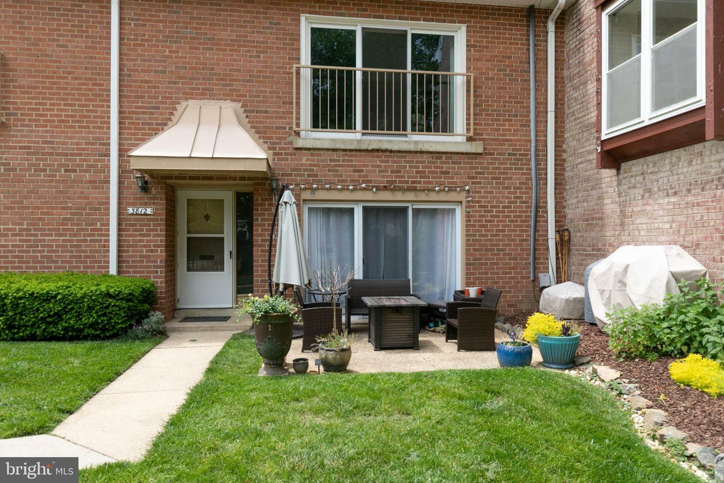 Property Photo: 3812 Persimmon Circle VA 22031