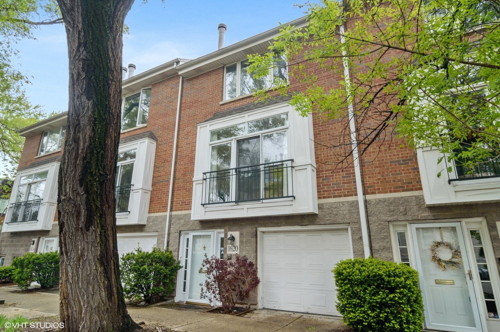 Property Photo: 1620 West Altgeld Street IL 60614