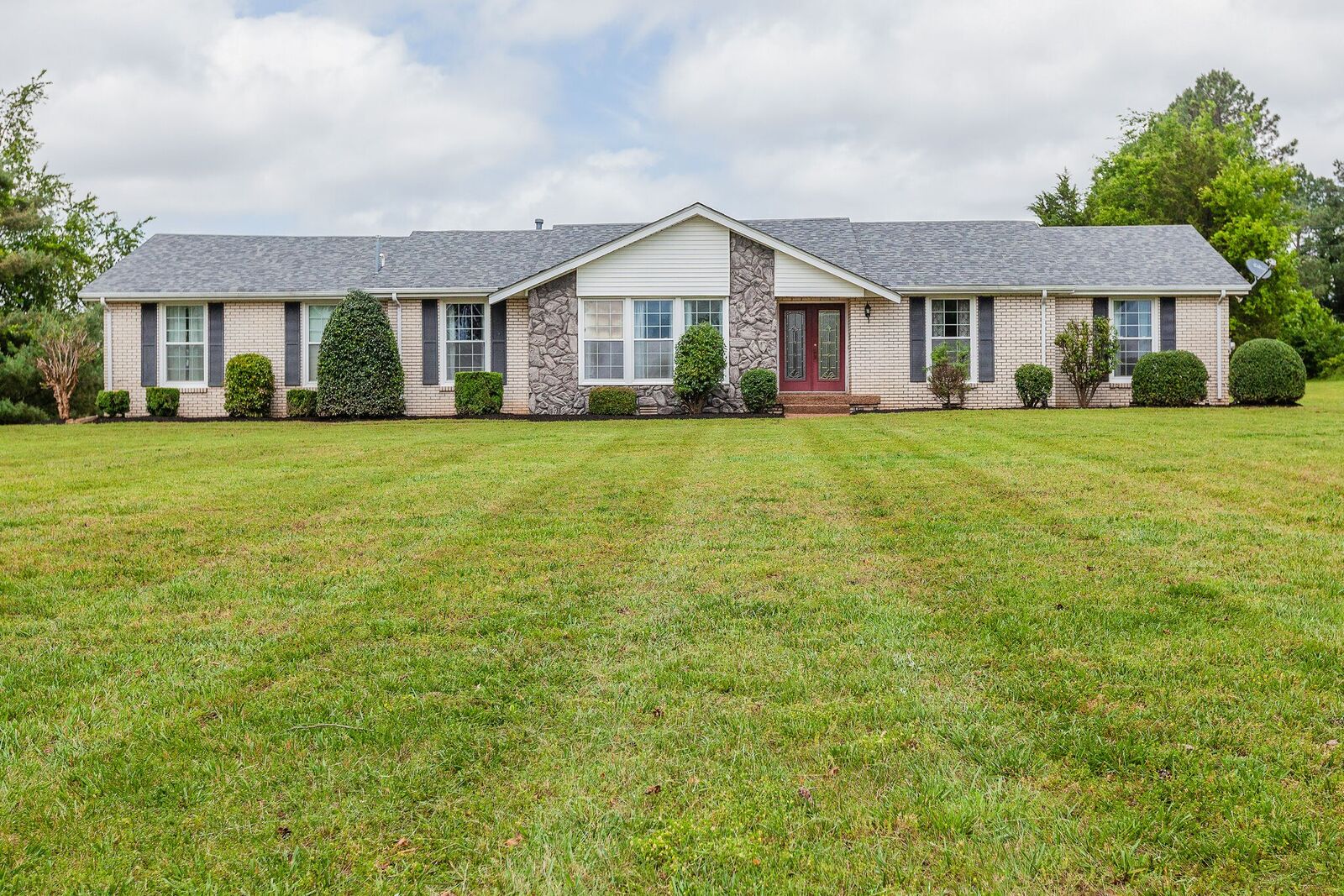 Property Photo:  9580 Mullins Rd  TN 37014 