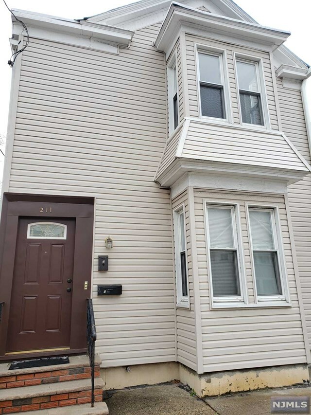 Property Photo:  211 7th Street 2  NJ 07029 