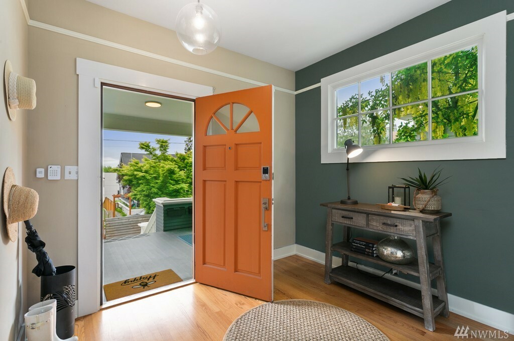 Property Photo: 1916 9th Ave W WA 98119