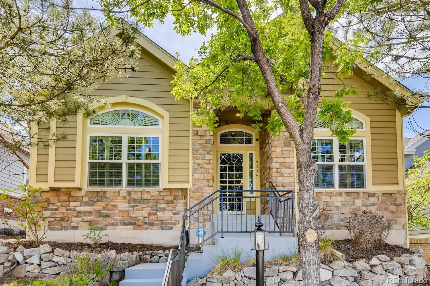 Property Photo:  7193 S Versailles Way  CO 80016