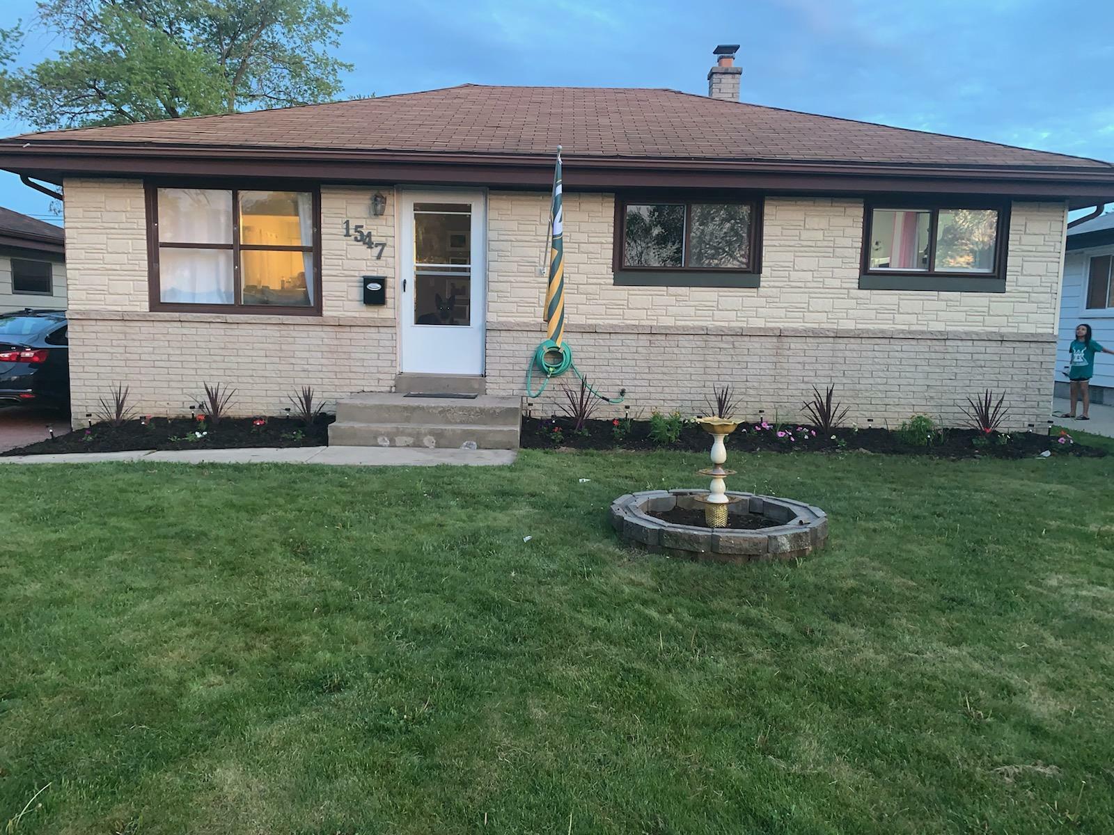 Property Photo: 1547 W Holmes Ave WI 53221