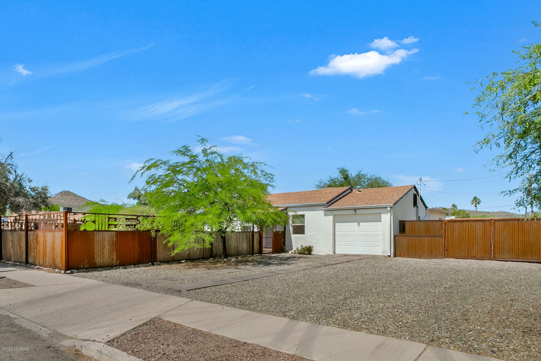 Property Photo: 201 N Melwood Avenue AZ 85745