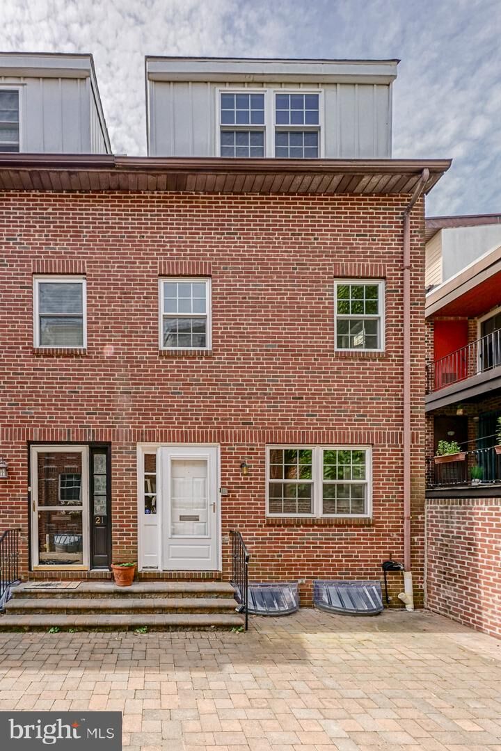 Property Photo:  518 Randolph Court G  PA 19147 