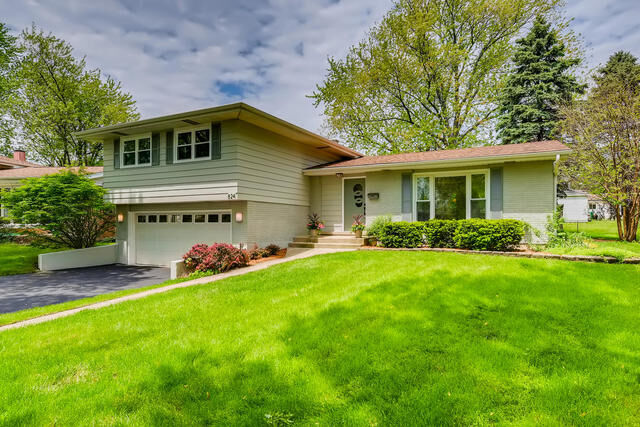 Property Photo: 824 School Court IL 60148