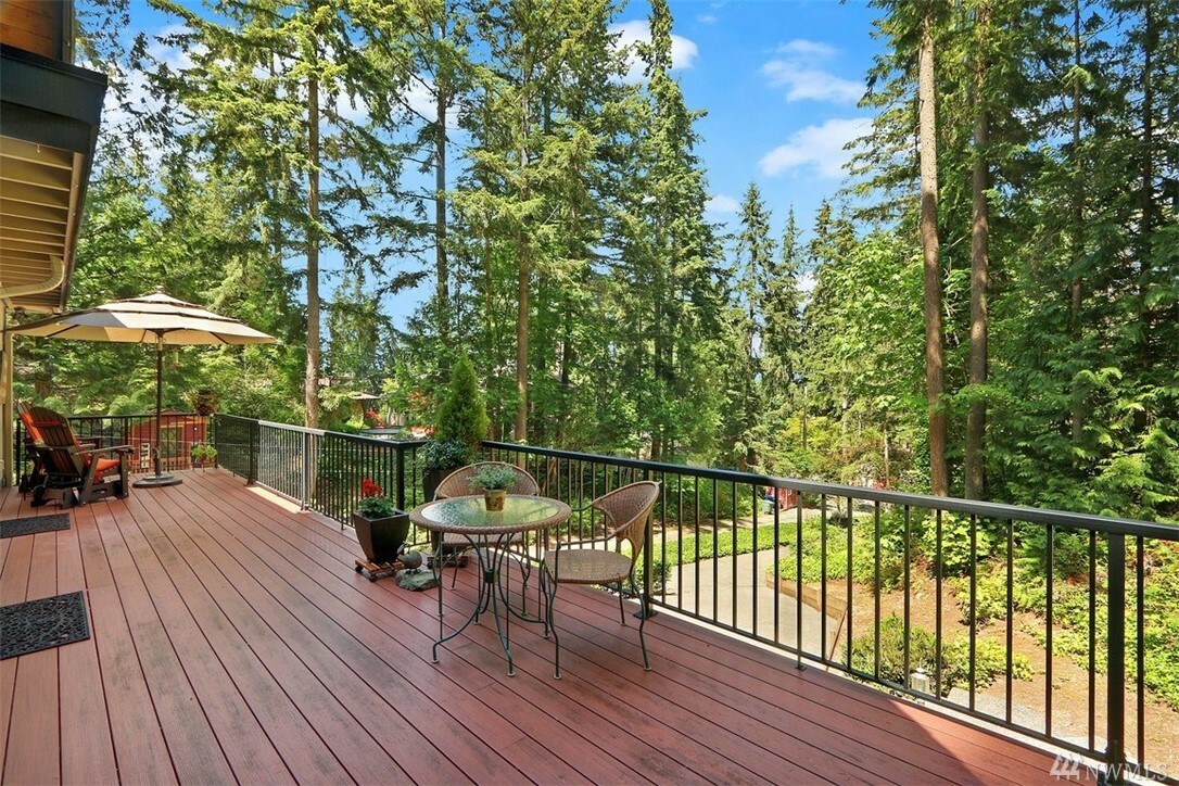Property Photo: 15935 SE 41st Place WA 98006