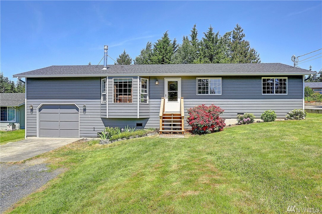 Property Photo:  311 Dunbar Lane  WA 98282 