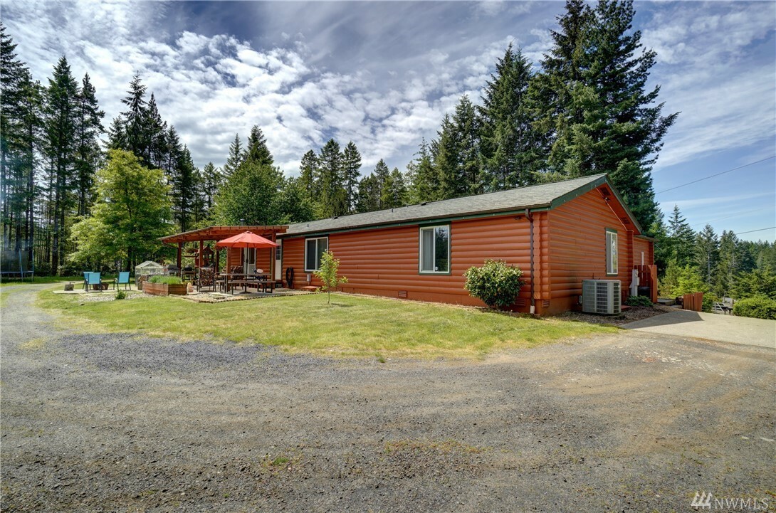 Property Photo:  140 NE Tee Lake Rd  WA 98588 