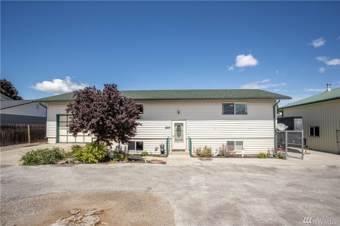 Property Photo:  207 Wilshire St NW  WA 98802 